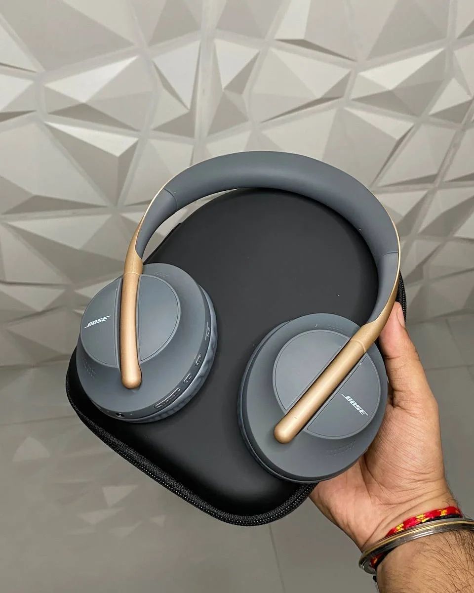 BOSE 700  HEADPHONES